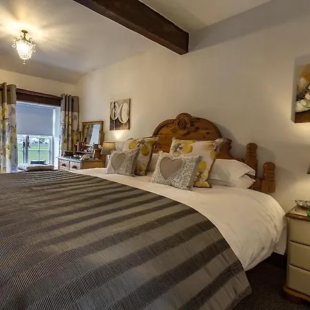 2 Bed In Lcc13 *